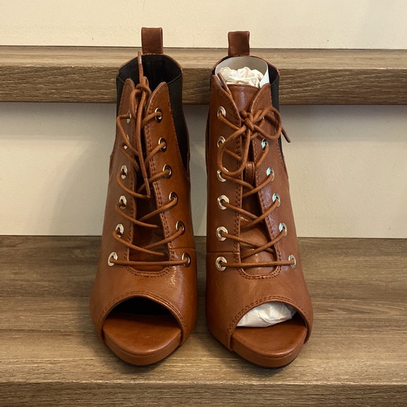 NIB sz10 Peep Toe Ankle Boot cognac brown - Picture 2 of 9